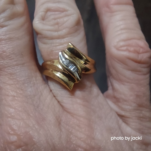 10k gold diamond bypass ring, size 7 - Picture 7 of 10